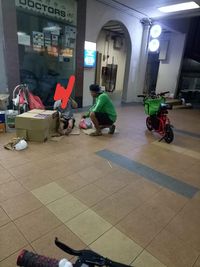 Mulia! Ojol Ini Belikan Makanan untuk Tunawisma Pakai Uang Sendiri