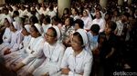Umat Nasrani Jalani Kamis Putih di Gereja Katedral
