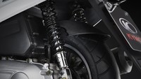 Secara desain, Kymco Like 150i ini punya model yang kurang lebih mirip dengan skuter ikonik Italia, Vespa Primavera. Foto: Pool (Kymco)