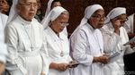 Umat Nasrani Jalani Kamis Putih di Gereja Katedral