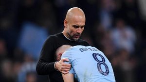Guardiola di Etihad: Melompat Kesenangan, Lalu Tertegun