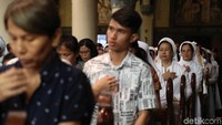 Misa Krisma jelang Paskah tersebut digelar di Gereja Katedral, Jakarta.