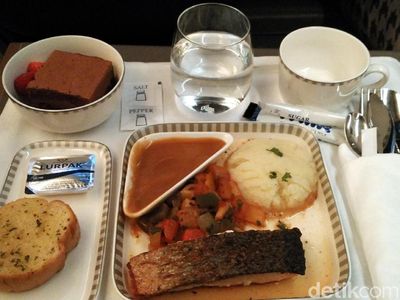 Menu-menu Lezat di Kelas Bisnis Pesawat Singapore Airlines