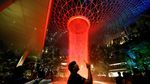Keren! Ada Air Terjun Di Tengah Bandara Changi Singapura