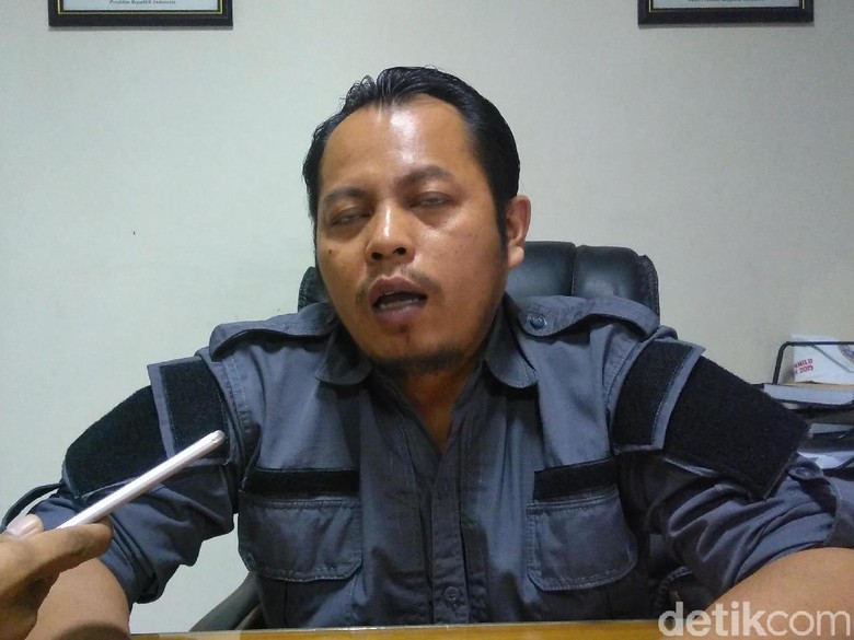 KPU Jatim Sebut 13 TPS dari 9 Kota Berpotensi Coblosan Ulang KPU Jatim Sebut 13 TPS dari 9 Kota Berpotensi Coblosan Ulang