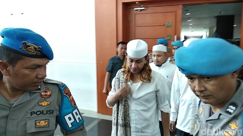 Dokter Ungkap Bercak Darah di Mata Korban Penganiayaan Habib Bahar Dokter Ungkap Bercak Darah di Mata Korban Penganiayaan Habib Bahar