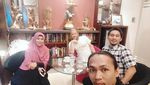 Momen Kuliner Cinta Penelope Bareng Keluarga hingga Eks Suami, Mustafa Debu