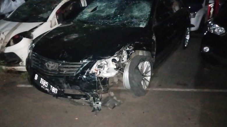 Pengemudi yang Tabrak Mercy dan 4 Motor Berinisial AB, Bukan Pengacara DS Pengemudi yang Tabrak Mercy dan 4 Motor Berinisial AB, Bukan Pengacara DS