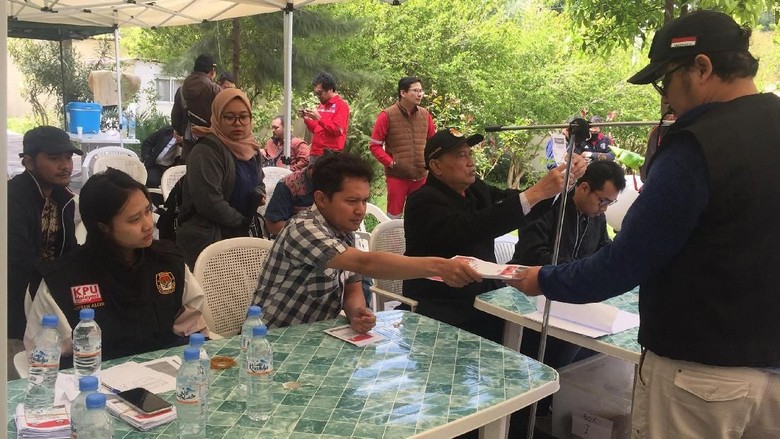 Jokowi dan PDIP Menang di Aljazair Jokowi dan PDIP Menang di Aljazair