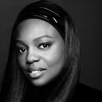Dari dunia kecantikan, ada Pat McGrath. Pat adalah seorang makeup artist Inggris yang dianggap mendobrak industri. Ia dikenal dengan makeup bold dan mengerti betul riasan tepat untuk wanita kulit hitam yang sebelumnya diabaikan. Kini Path telah meluncurkan lini makeup-nya sendiri. Foto: Time