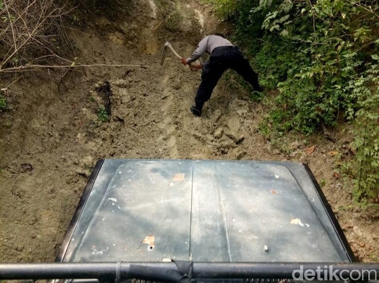 Perjuangan Pengamanan Kotak Suara di Bojonegoro Demi Sukseskan Pemilu Perjuangan Pengamanan Kotak Suara di Bojonegoro Demi Sukseskan Pemilu