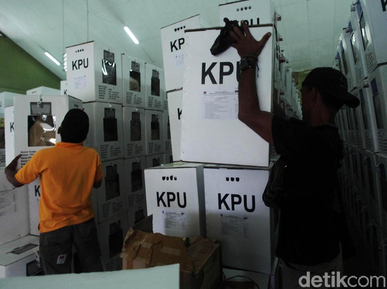 Polisi Tangkap Pembakar Kotak Suara Pemilu di Jambi Polisi Tangkap Pembakar Kotak Suara Pemilu di Jambi