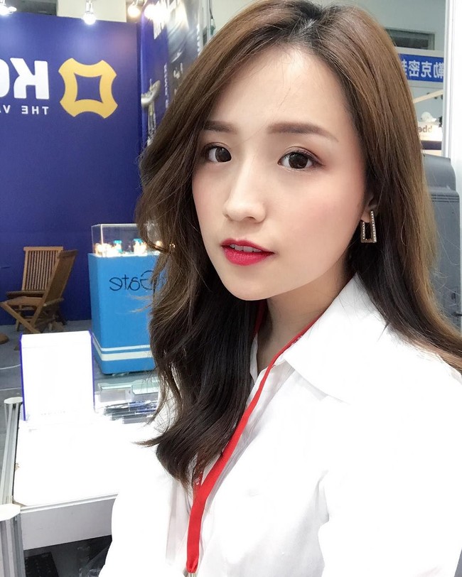 Oleh perusahaan-perusahaan terkenal, Hebbe pun diminta mempromosikan beragam produk, seperti gadget, produk kosmetik, hingga mobil. Foto: Instagram @hebbe820