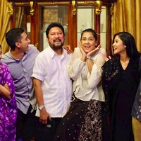 Saat menikah, Lydia Kandou dan Jamal Mirdad diketahui memiliki keyakinan yang berbeda. Karena hal itu, Lydia Kandou dan mantan suaminya itu pun memberikan kebebasan kepada anak-anaknya untuk memilih agama yang akan dianutnya. Nana dan Naysila Mirdad diketahui menganut agama Kristen, sedangkan Kenang Mirdad beragama Muslim. Foto: Instagram
