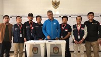 Berdasarkan hasil penghitungan suara di kedua TPS, untuk pemilu presiden, jumlah suara yang diperoleh pasangan calon 02 lebih unggul dibandingkan pasangan calon 01 dengan perbandingan 59,6% dengan 40,3%. Sedangkan dalam hal perolehan suara legislatif, jumlah suara PKS menggungguli partai-partai lain dengan perolehan 38 persen dari total suara, diikuti PDIP (13%), Gerindra (9%), PKB (8.5%), dan Golkar (5.8%). Dok. KBRI Yordania.