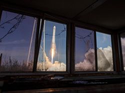 Penampakan Roket Antares Mengangkasa Bawa 40 Tikus