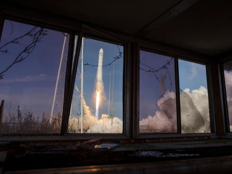 Penampakan Roket Antares Mengangkasa Bawa 40 Tikus