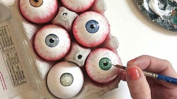 Hiii... seram. Telurnya mirip bola mata. Foto: via Brainberries