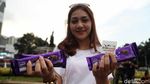 Pilpres Berlangsung Damai, Pendukung Jokowi Bagi-bagi Cokelat