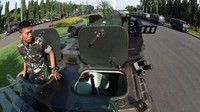 Panser Anoa juga disiagakan di kawasan Monas. M Risyal Hidayat/Antara Foto.