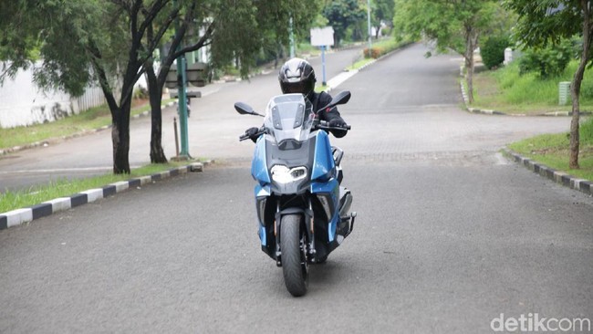Sensasi Skutik Jerman Seharga Mobil MPV