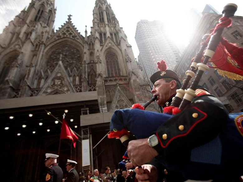 NYPD Tangkap Pria yang Masuk ke Katedral St Patrick Bawa Bensin NYPD Tangkap Pria yang Masuk ke Katedral St Patrick Bawa Bensin