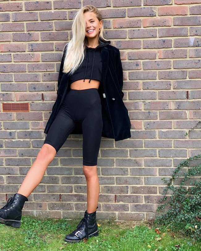 Ada yang mengatakan Hetti terlalu kurus, ada juga netizen yang tak percaya dengan tubuhnya dan menuduhnya telah mengedit bagian tubuhnya.  Foto: Instagram