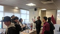 Di Korea Selatan, penghitungan suara digelar di KBRI Seoul. Sebanyak 13 TPS, 3 KSK dan sembilan pos di Korea Selatan melakukan penghitungan serentak tiga hari setelah pemungutan suara dilakukan. ANTARA FOTO/handout-KBRI Seoul-Nur Lintang Muhammad.