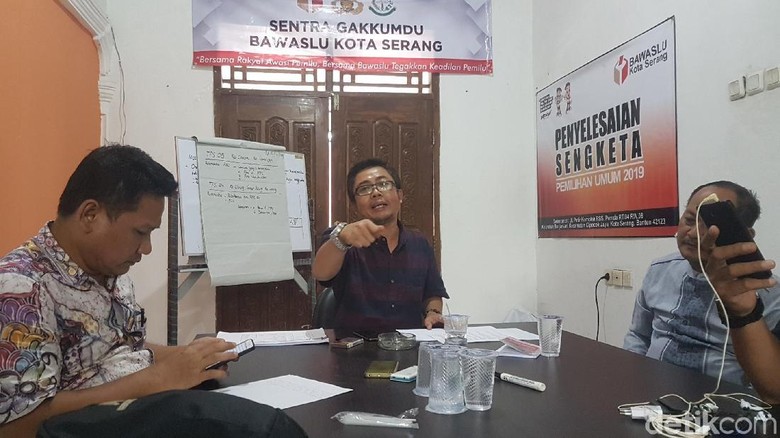Ini Alasan Bawaslu Serang Rekomendasikan Coblos Ulang di 2 TPS Ini Alasan Bawaslu Serang Rekomendasikan Coblos Ulang di 2 TPS