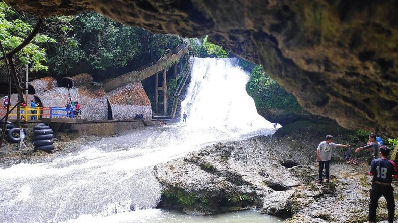 Air Terjun Bantimurung di Maros (Moehammad Bakrie/detikcom) Air Terjun Bantimurung di Maros (Moehammad Bakrie/detikcom)