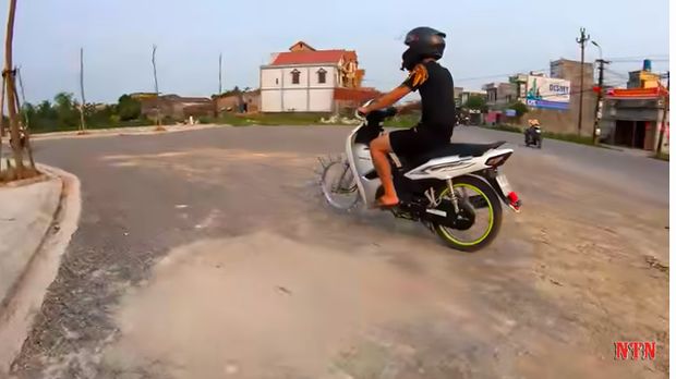 catatan pengendara pelek dengan ban per