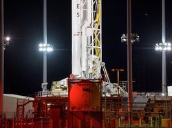 Penampakan Roket Antares Mengangkasa Bawa 40 Tikus