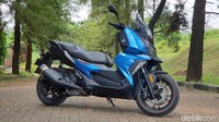 BMW C 400 X, mengusung mesin 350 cc satu silinder dengan sistem transmisi CVT. Mesin itu mampu menghasilkan tenaga sebesar 34 hp di 7.500 rpm dan torsi puncak 35 Nm pada 6.000 rpm. Foto: detikOto/Luthfi Anshori-Mimo