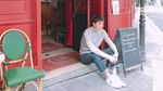 Foto: Gaya Liburannya Sehun, Personil Exo yang Punya Senyum Manis