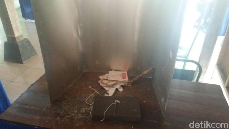 Bawaslu Gunungkidul Mintai Keterangan Saksi Terkait Surat Suara Dibakar Bawaslu Gunungkidul Mintai Keterangan Saksi Terkait Surat Suara Dibakar