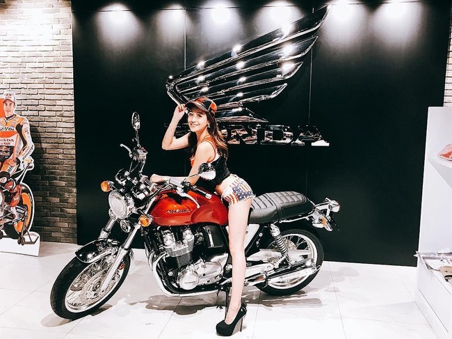 Dikatakan jika pria Jepang yang mengunjungi pameran motor tersihir dengan pesona Hebbe dari tahun ke tahun. Foto: Instagram @hebbe820