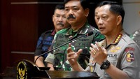 Tito Karnavian meminta agar masyarakat tidak melakukan mobilisasi apapun berkaitan dengan Pemilu 2019. Mobilisasi dari kubu yang mengklaim kemenangan maupun yang menyatakan ketidakpuasan disebut Tito akan dibubarkan. M Risyal Hidayat/Antara Foto.