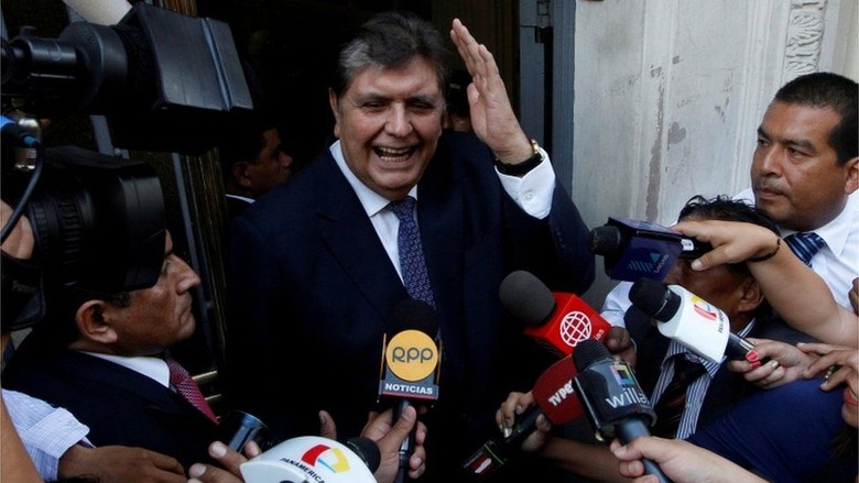 Mantan Presiden Peru Bunuh Diri Saat Akan Ditangkap Polisi Mantan Presiden Peru Bunuh Diri Saat Akan Ditangkap Polisi