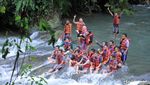 Foto: Asyiknya Body Rafting Menaklukkan Sungai Citumang