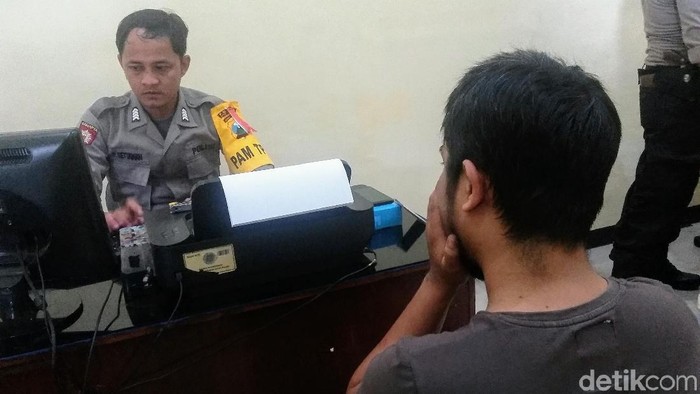 Pria di Bondowoso Jadi Bulan-bulanan Warga karena Jambret HP