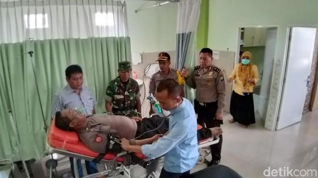 Aiptu M Supri saat mendapat perawatan/