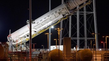 Perlengkapan lain yang dibawa adalah makanan, pakaian dan barang lain untuk kru di ISS. Lalu ada perangkat penelitian, perangkat komputer dan lain-lain. Dibawa pula sekitar 63 satelit kecil. Foto: Reuters