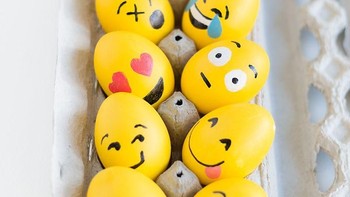 Emoji yang biasa dipakai untuk chat, bisa jadi inspirasi. Foto: via Brainberries