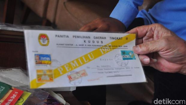 Dokter Suhendro menunjukkan salah satu koleksinya.