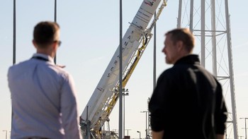 Satelit kecil yang dibawanya dibuat oleh pelajar di 70 sekolah. Setelah dioperasikan, para pelajar itu akan mengumpulkan dan menganalisa data yang ditransmisikan satelit itu sekitar 5 hari sebelum hancur di atmosfer. Foto: Reuters