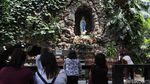 Umat Nasrani Jalani Kamis Putih di Gereja Katedral