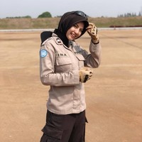 Dalam wawancara dengan Wolipop, Briptu imah mengaku lebih nyaman dan terlindungi saat memakai hijab di lapangan. Pakaian yang tertutup juga terlihat lebih sopan dan anggun baginya. Tak ada hambatan berarti baginya untuk menjadi polwan berhijab.Foto: Instagram/hikmanursyaa