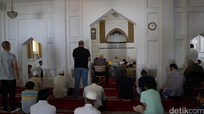 Masjid di Perth dan Makanan Halal