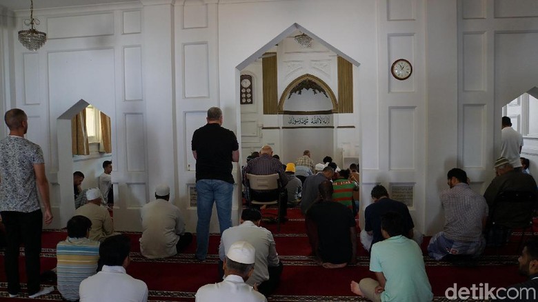 Masjid di Perth dan Makanan Halal Masjid di Perth dan Makanan Halal