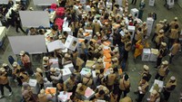 Begini suasana penghitungan suara di Gedung PWTC Kuala Lumpur, Malaysia. Sebanyak 27.236 pemilih di negeri jiran memilih melalui 159 Kotak Suara Keliling (KSK) dan 29.236 pemilih melalui 170 Tempat Pemungutan Suara (TPS). ANTARA FOTO/Rafiuddin Abdul Rahman.